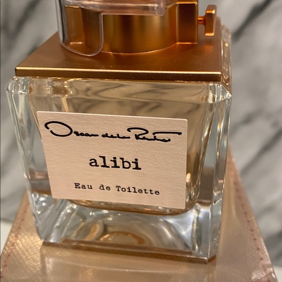 Oscar de la Renta Alibi Eau de Toilette 50ml - Picture 4 of 7